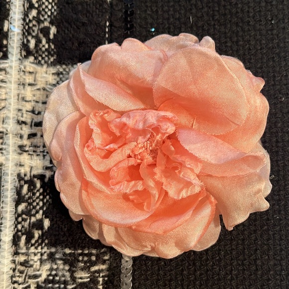Gucci Silk Flower Brooch - Pink - New in Box with Authenticity Papers - Picture 2 of 8